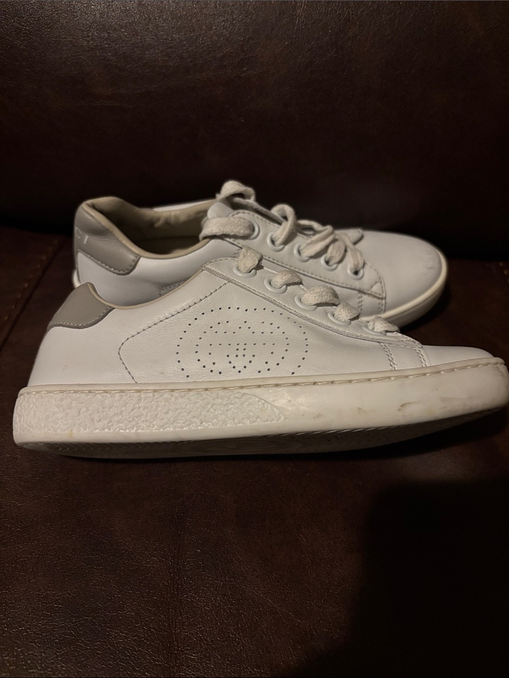 Gucci White Kids Sneakers with Gray Heel Detail
